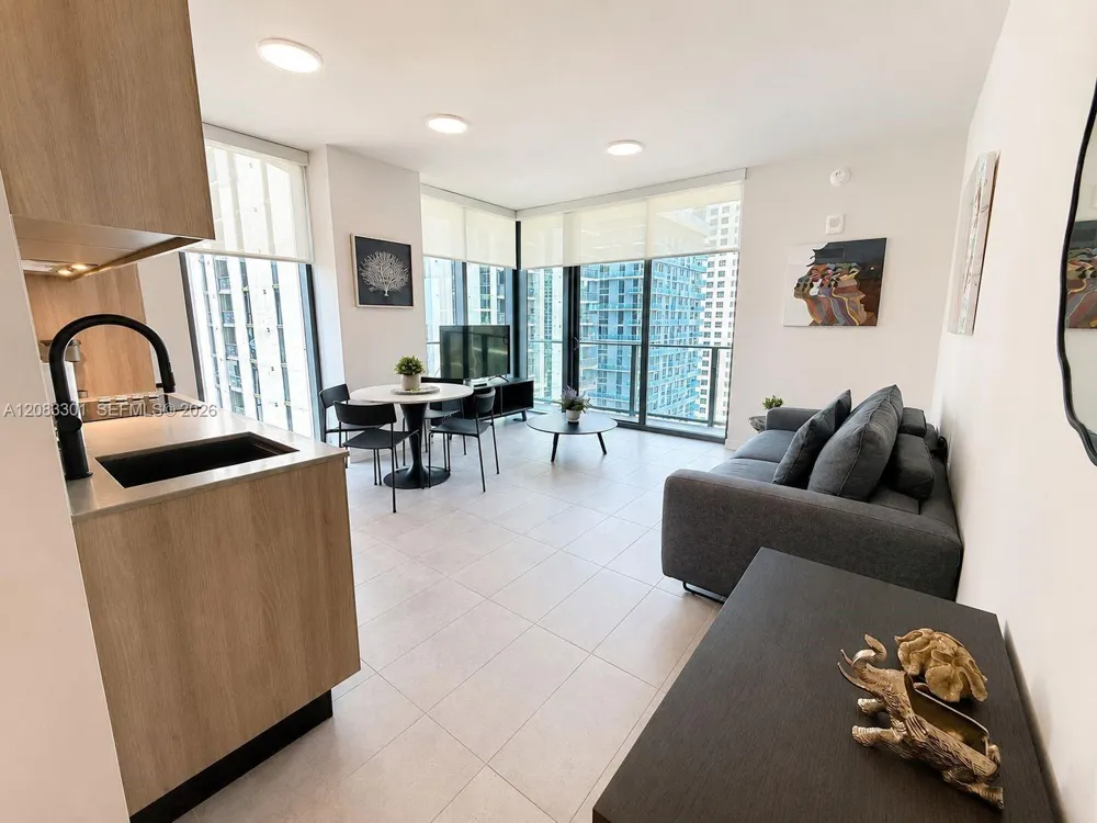121 NE 5th St #2408 Miami, FL 33132