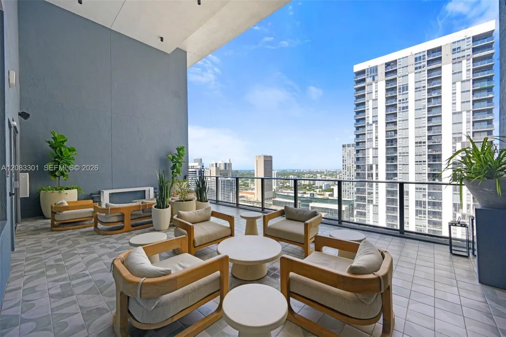 121 NE 5th St #2408 Miami, FL 33132