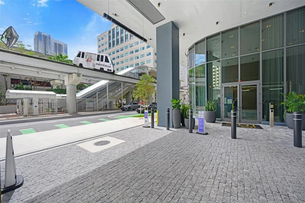 121 NE 5th St #2408 Miami, FL 33132