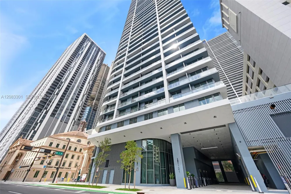 121 NE 5th St #2408 Miami, FL 33132