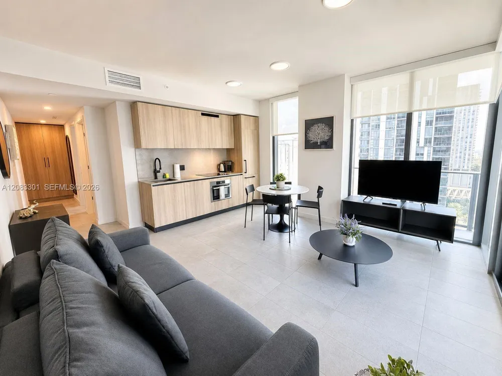 121 NE 5th St #2408 Miami, FL 33132