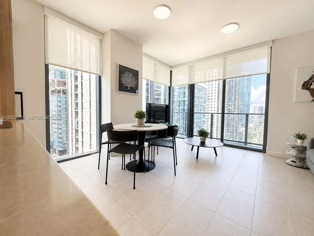 121 NE 5th St #2408 Miami, FL 33132