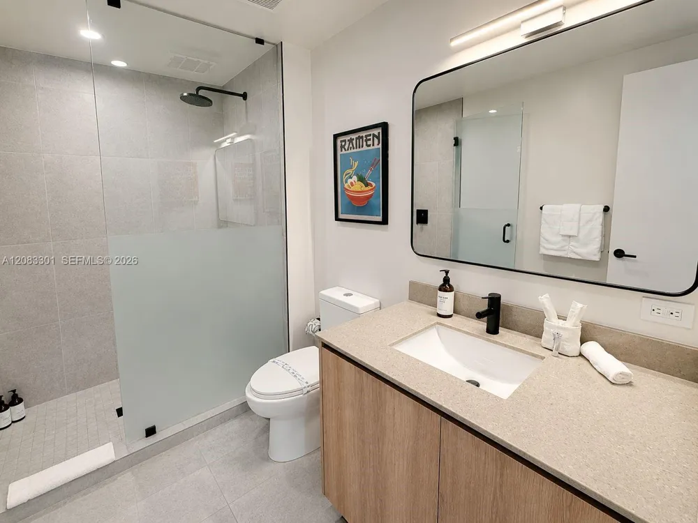 121 NE 5th St #2408 Miami, FL 33132