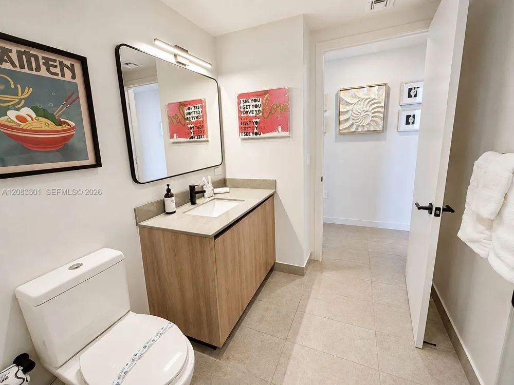 121 NE 5th St #2408 Miami, FL 33132