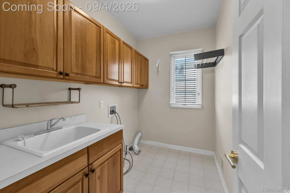 50145 Tottenham Court Canton Charter Township, MI 48187