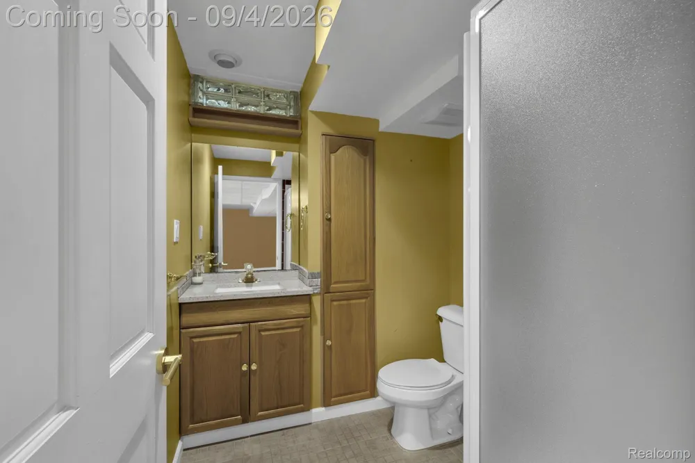 50145 Tottenham Court Canton Charter Township, MI 48187