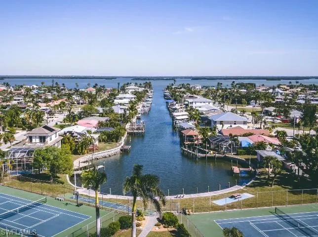 2802 13th Street SW Lehigh Acres, FL 33976