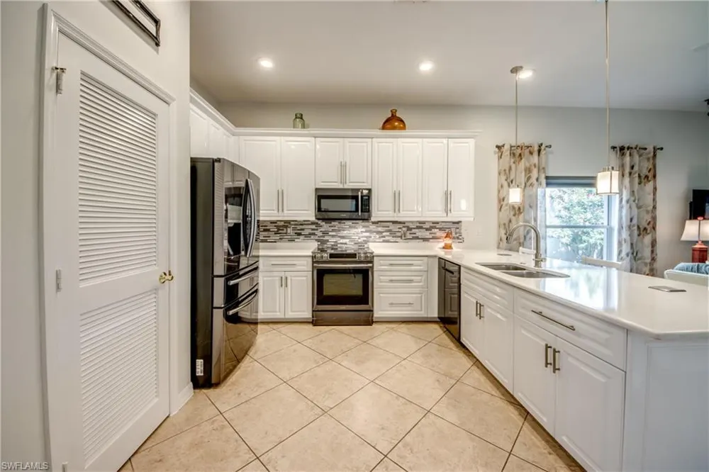 2569 Keystone Lake Drive Cape Coral, FL 33909