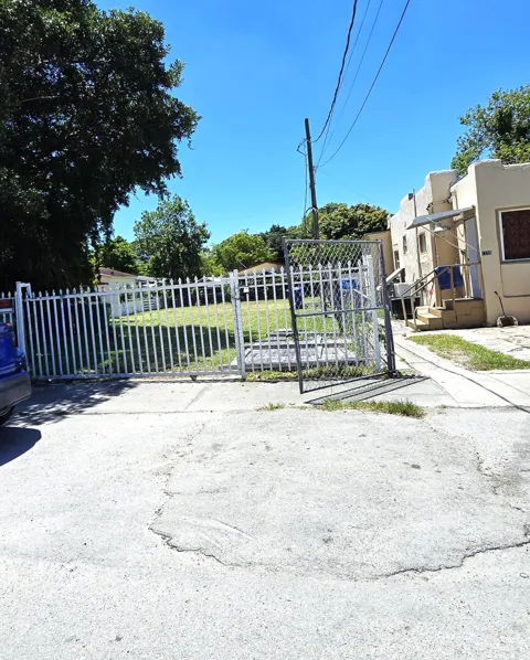 1252 NW 35th Street