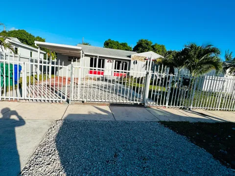 4315 NW 11th Court