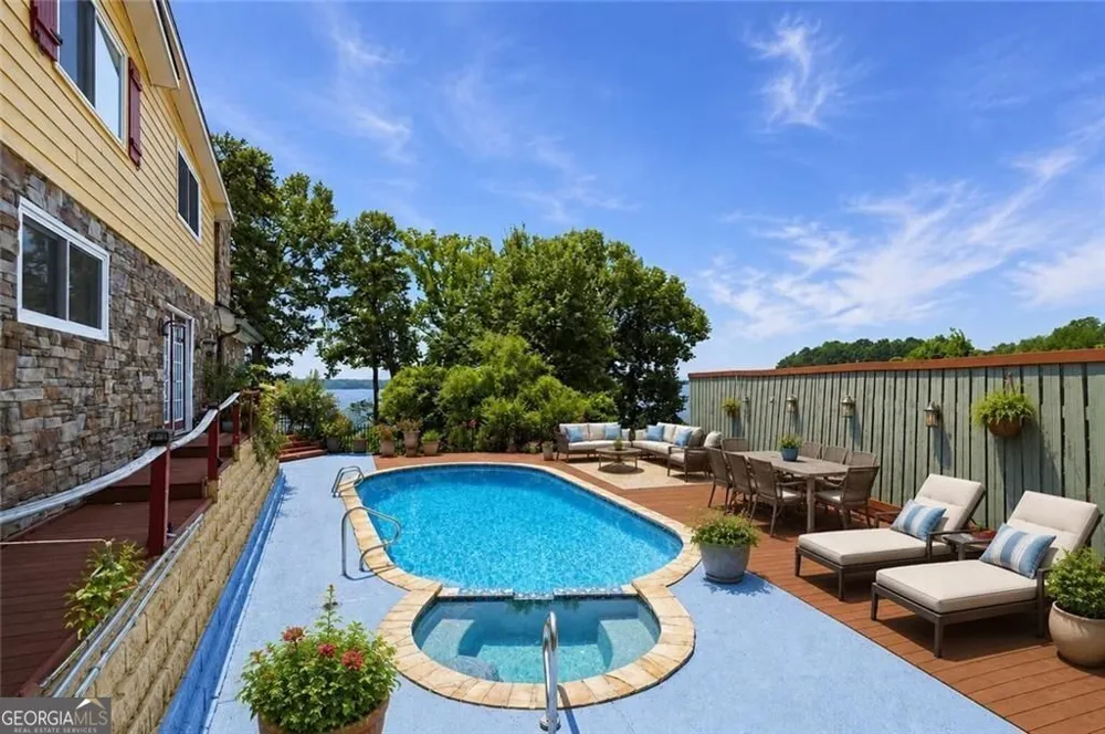 8225 Dogwood TRL Cumming, GA 30041