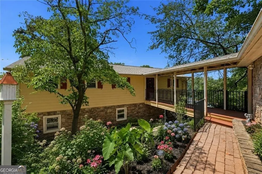 8225 Dogwood TRL Cumming, GA 30041