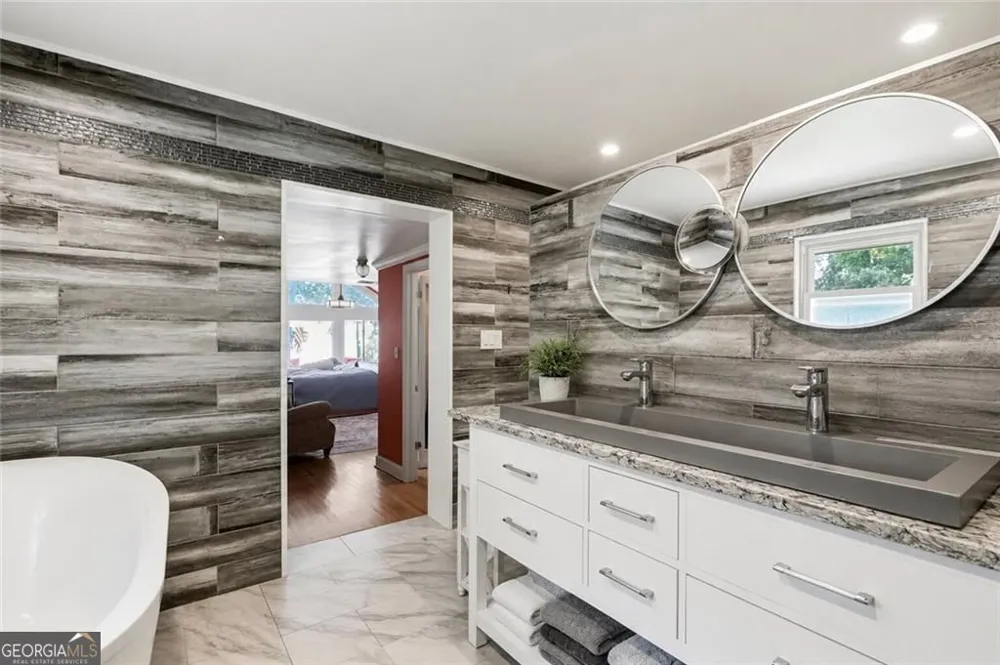 8225 Dogwood TRL Cumming, GA 30041