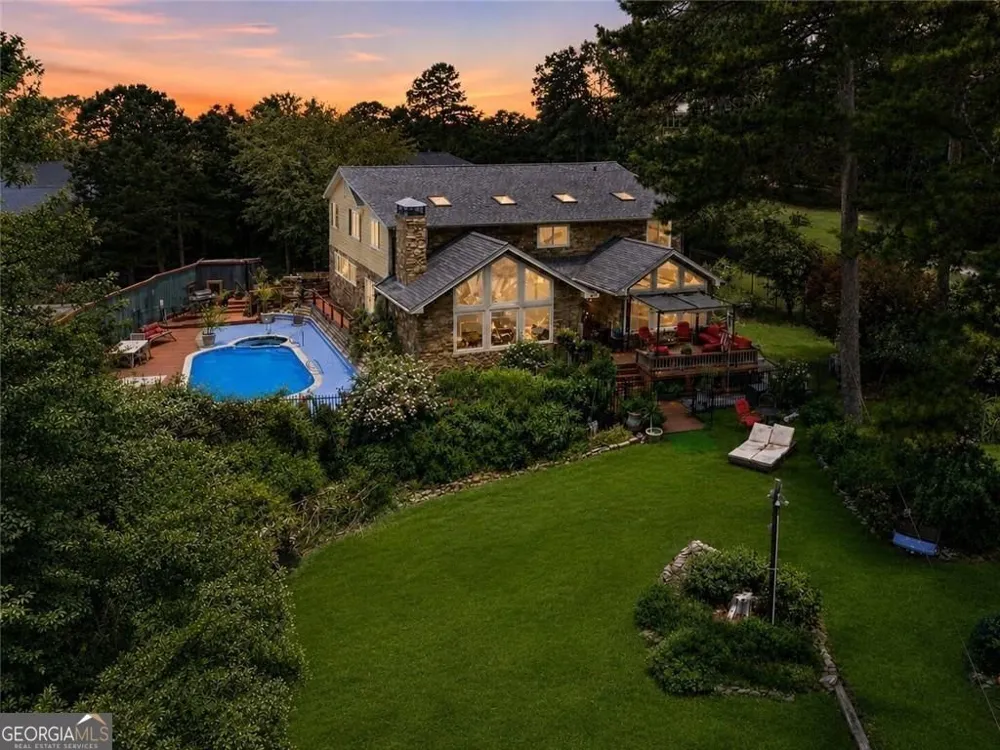 8225 Dogwood TRL Cumming, GA 30041