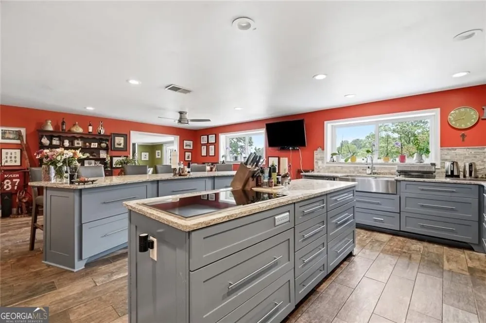8225 Dogwood TRL Cumming, GA 30041