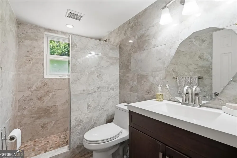 8225 Dogwood TRL Cumming, GA 30041