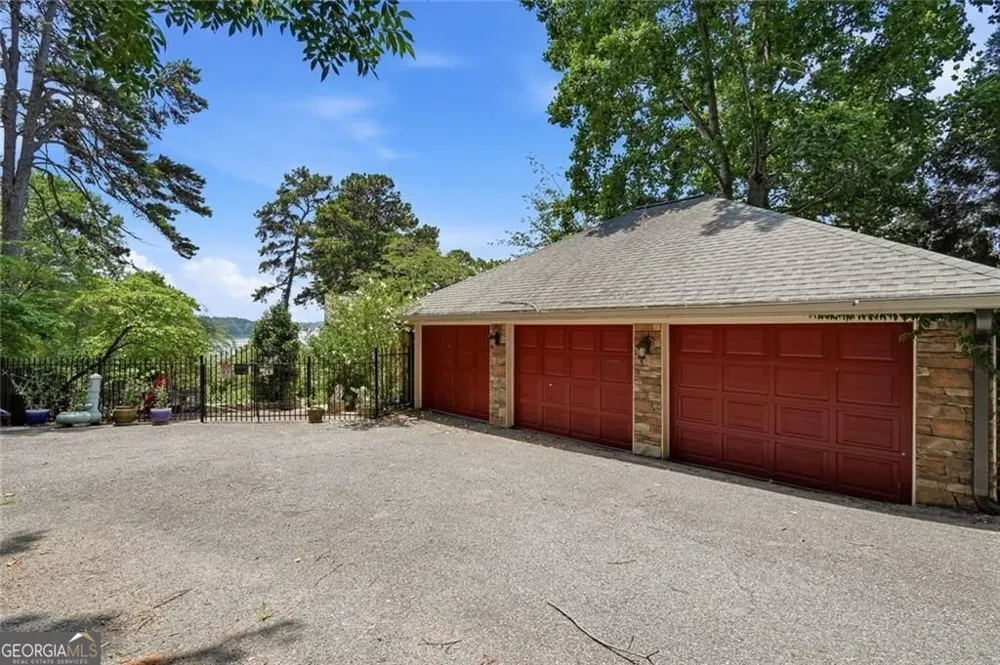 8225 Dogwood TRL Cumming, GA 30041