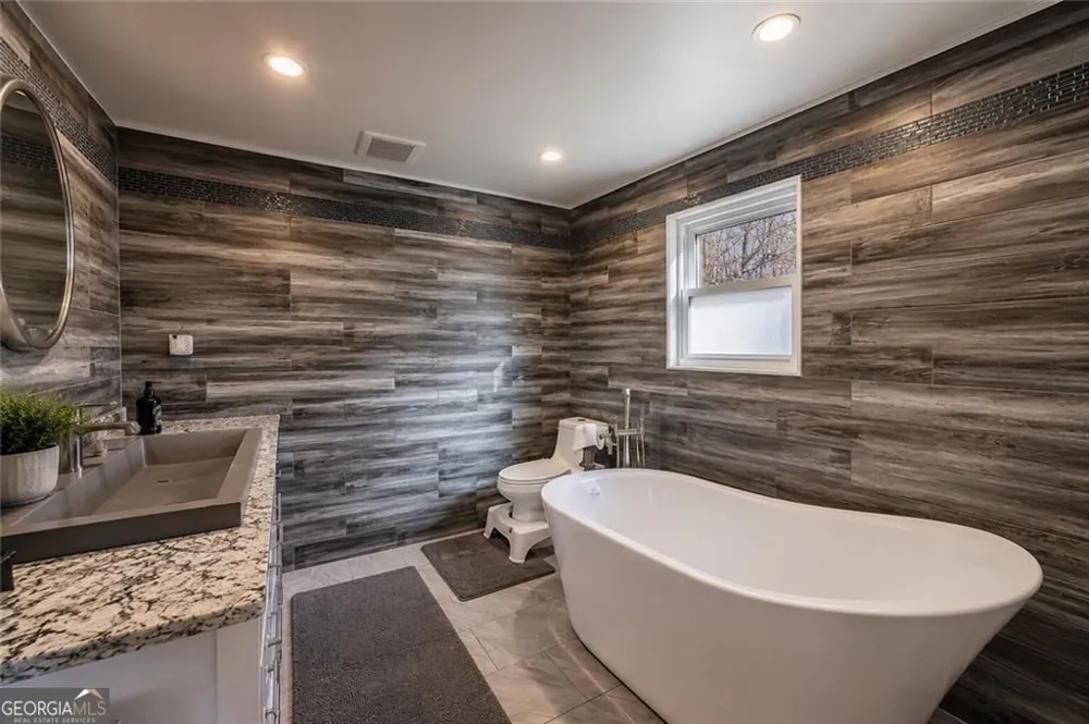 8225 Dogwood TRL Cumming, GA 30041