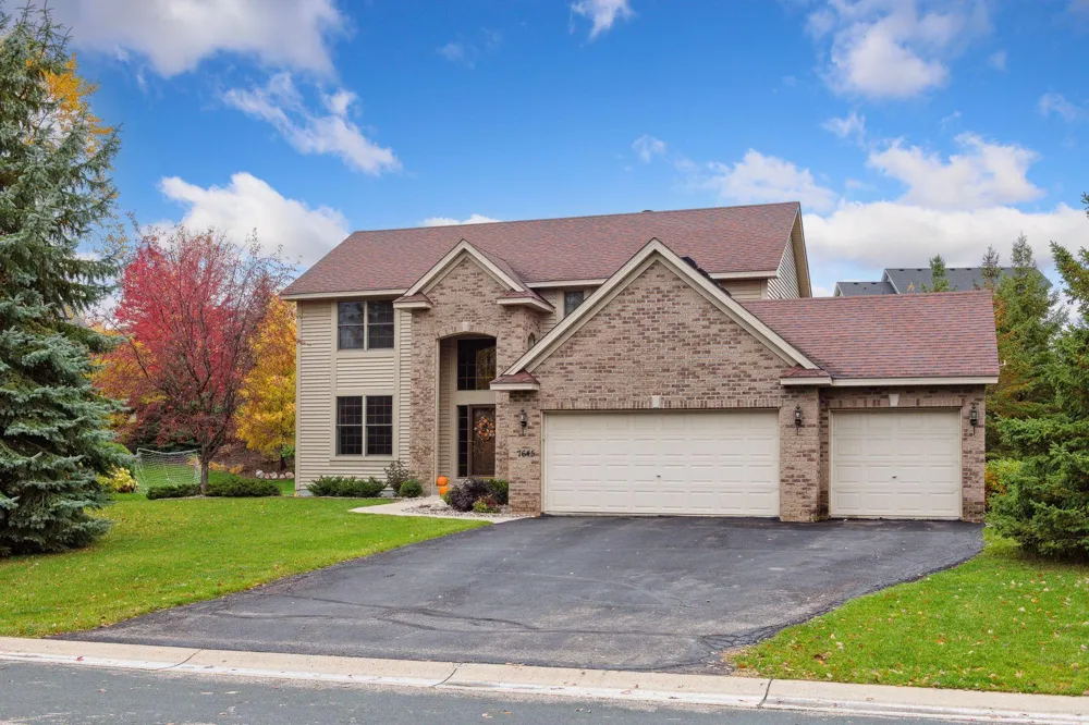 7645 Ridgeview Way Chanhassen, MN 55317