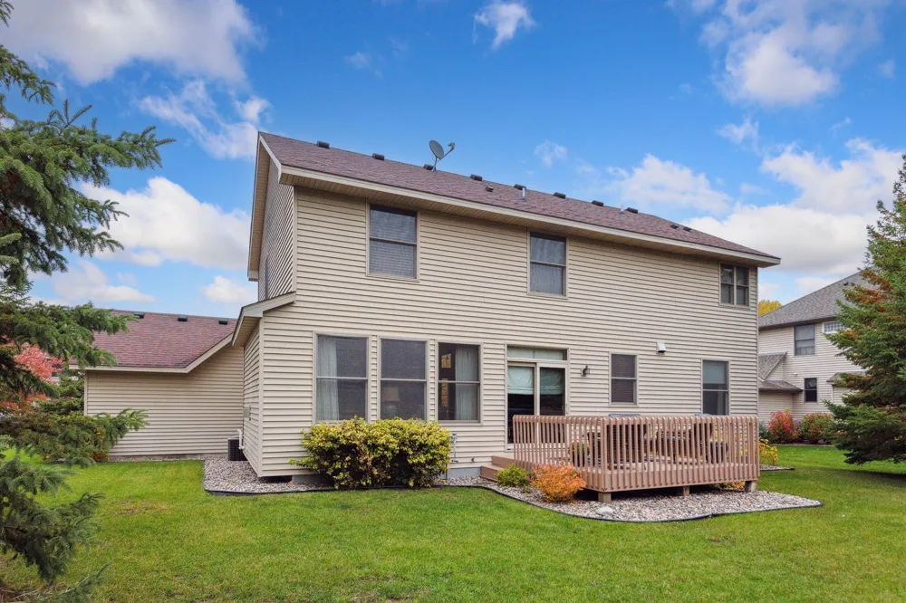 7645 Ridgeview Way Chanhassen, MN 55317