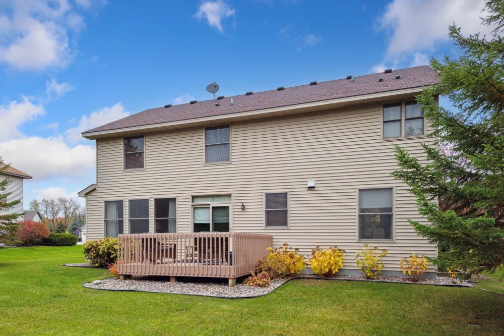 7645 Ridgeview Way Chanhassen, MN 55317