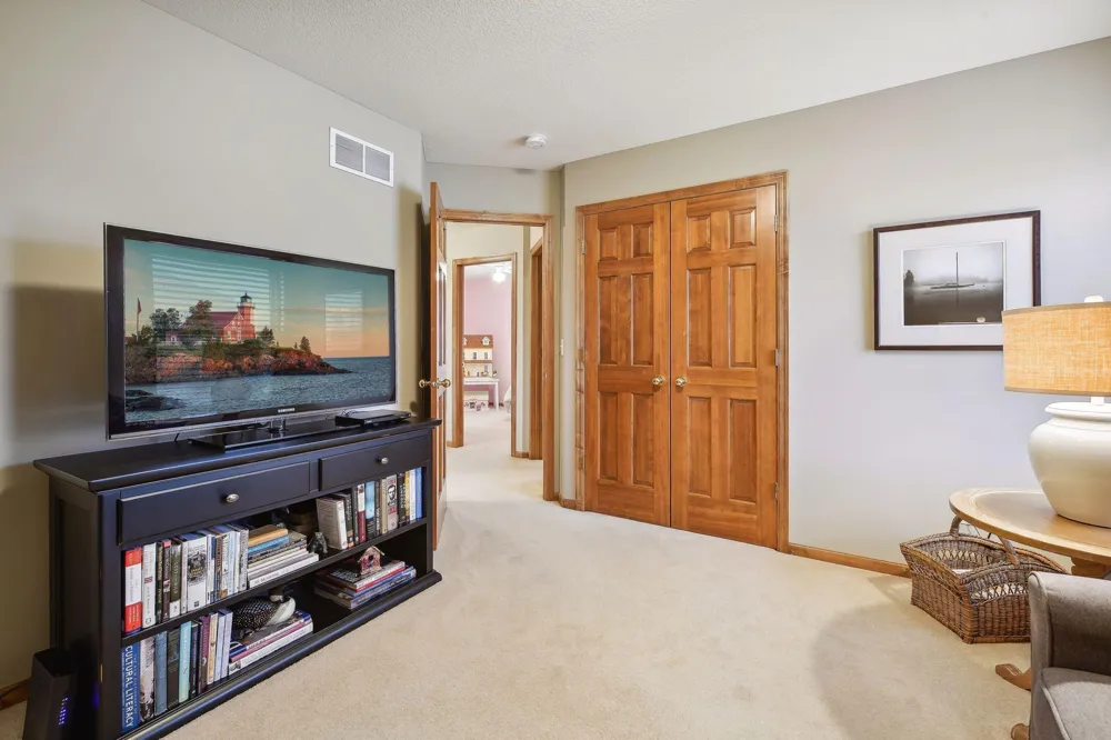 7645 Ridgeview Way Chanhassen, MN 55317
