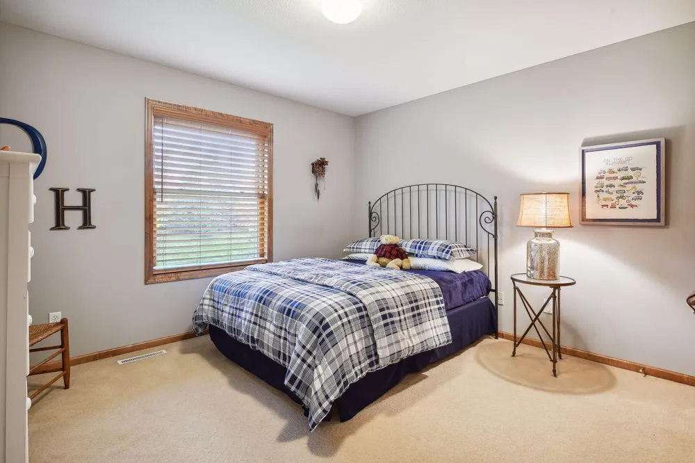 7645 Ridgeview Way Chanhassen, MN 55317