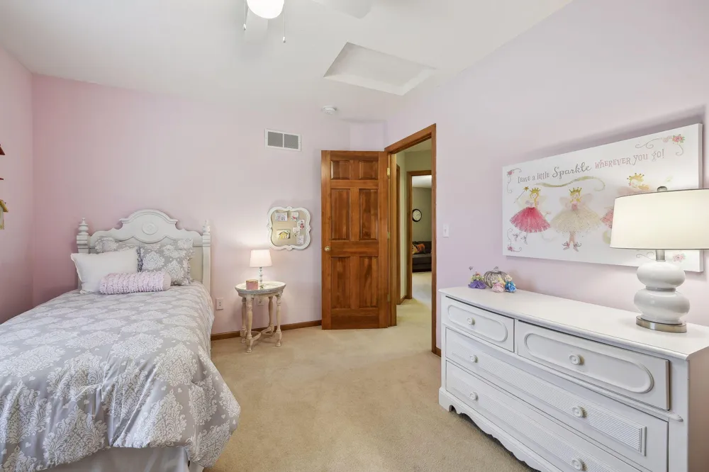 7645 Ridgeview Way Chanhassen, MN 55317