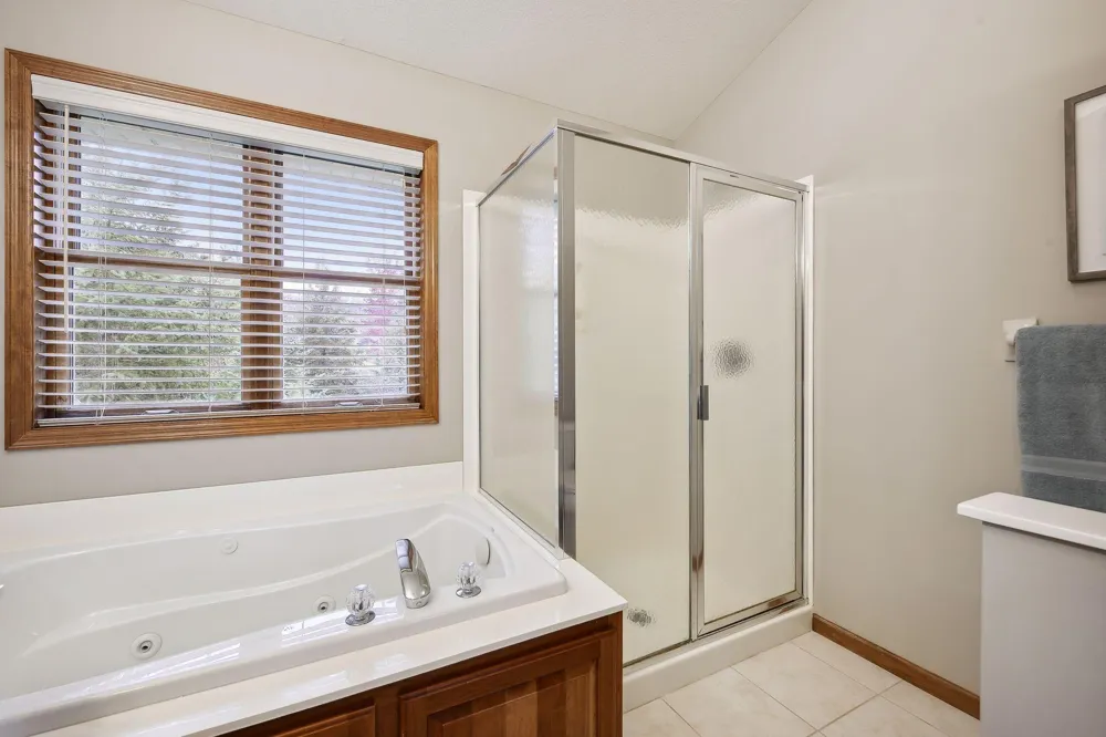 7645 Ridgeview Way Chanhassen, MN 55317