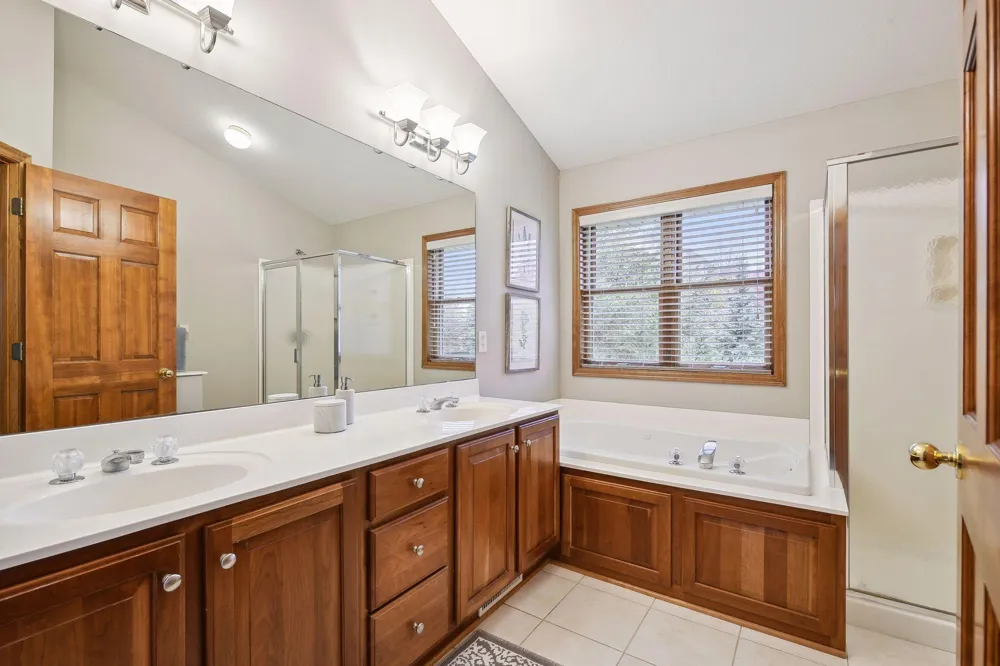 7645 Ridgeview Way Chanhassen, MN 55317
