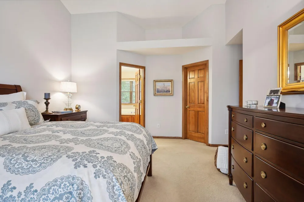 7645 Ridgeview Way Chanhassen, MN 55317