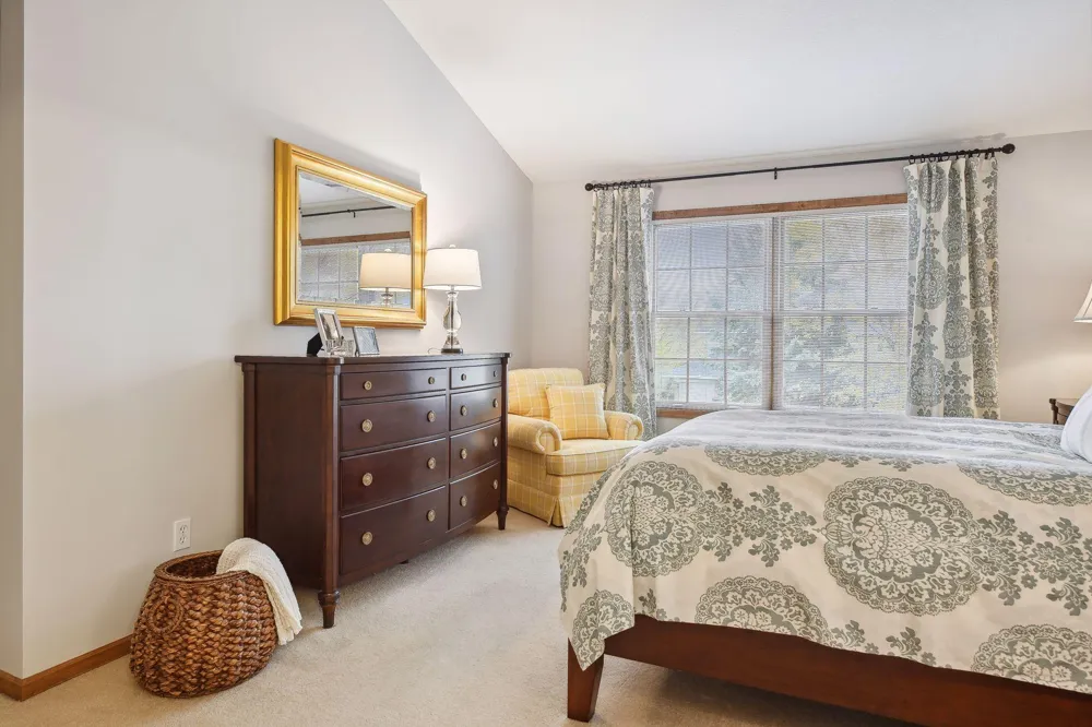 7645 Ridgeview Way Chanhassen, MN 55317
