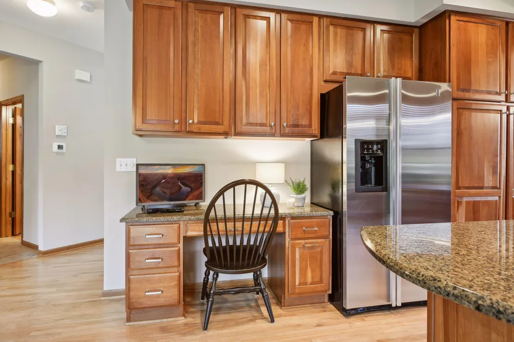 7645 Ridgeview Way Chanhassen, MN 55317