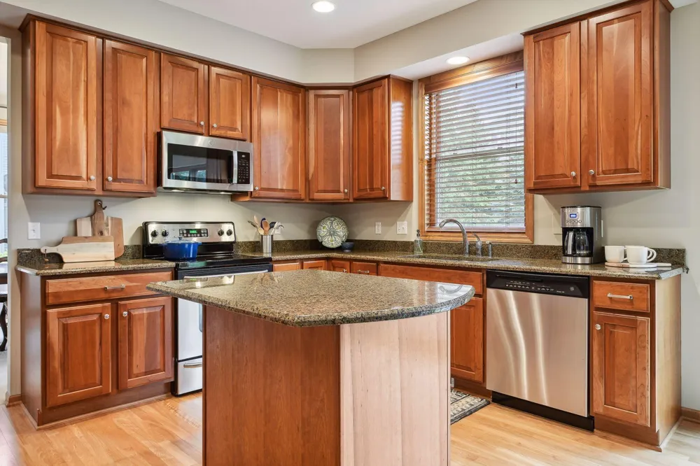 7645 Ridgeview Way Chanhassen, MN 55317