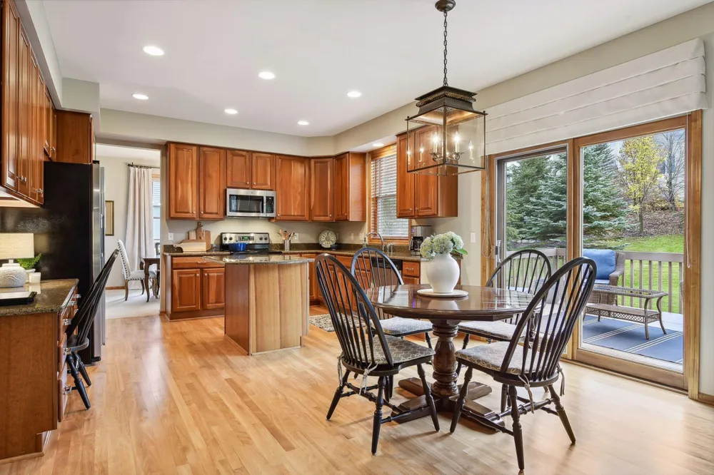 7645 Ridgeview Way Chanhassen, MN 55317