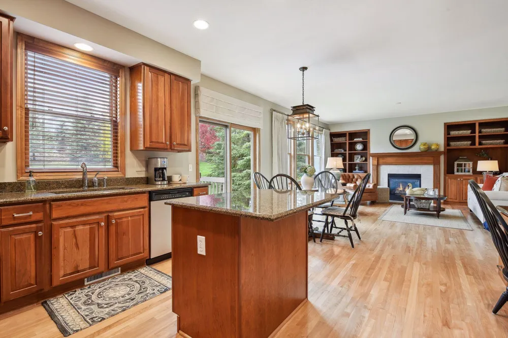 7645 Ridgeview Way Chanhassen, MN 55317