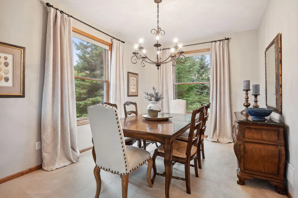 7645 Ridgeview Way Chanhassen, MN 55317