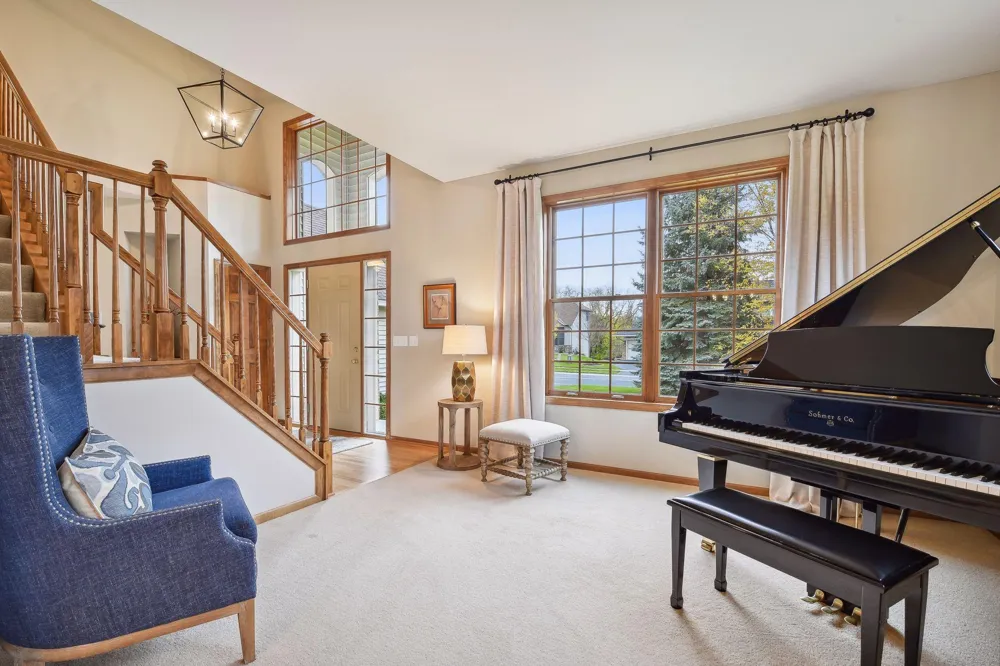 7645 Ridgeview Way Chanhassen, MN 55317