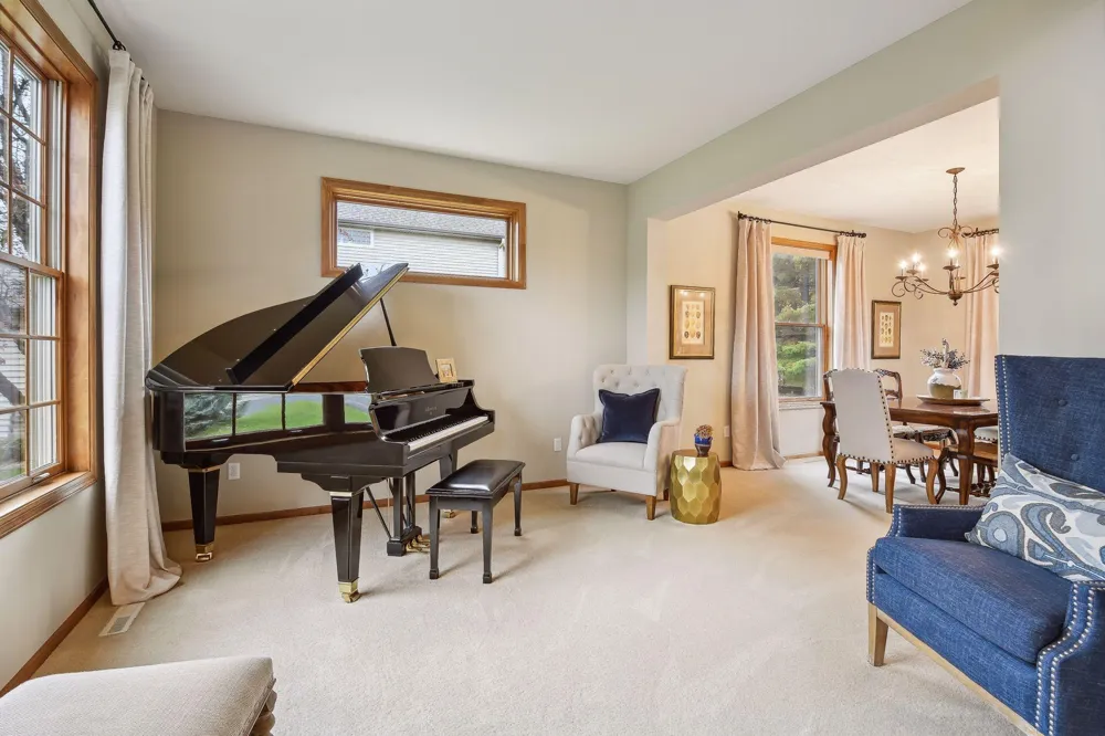 7645 Ridgeview Way Chanhassen, MN 55317