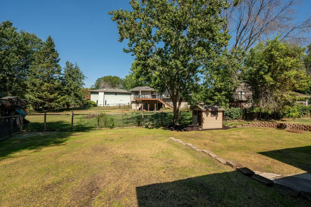 12070 Meadowlark Court Maple Grove, MN 55369