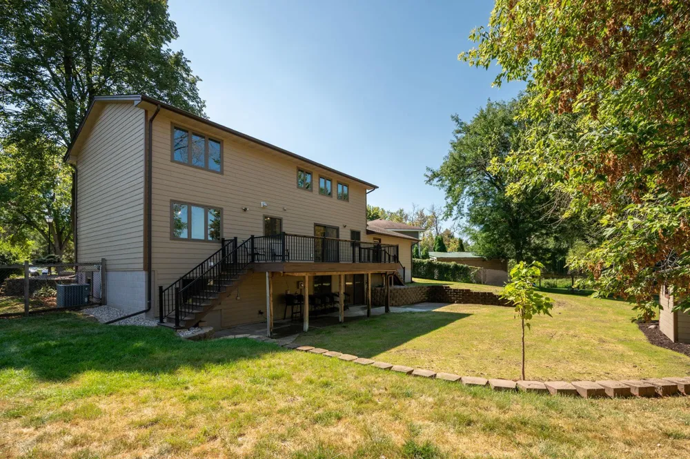 12070 Meadowlark Court Maple Grove, MN 55369