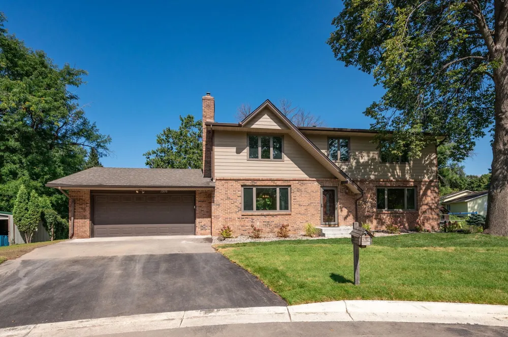 12070 Meadowlark Court Maple Grove, MN 55369