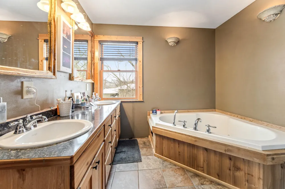1246 Riverview Drive Alma, WI 54610