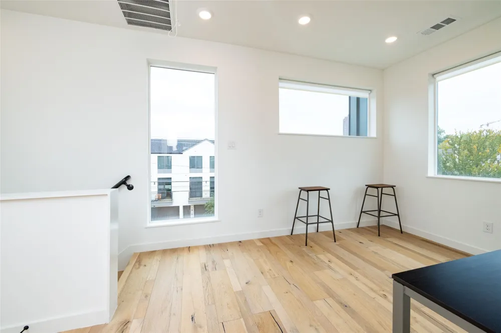 2118 Carroll Avenue #101 Dallas, TX 75204