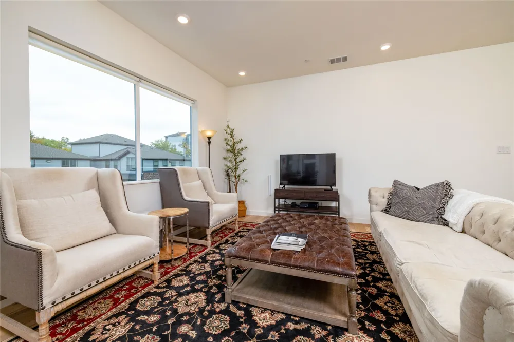 2118 Carroll Avenue #101 Dallas, TX 75204