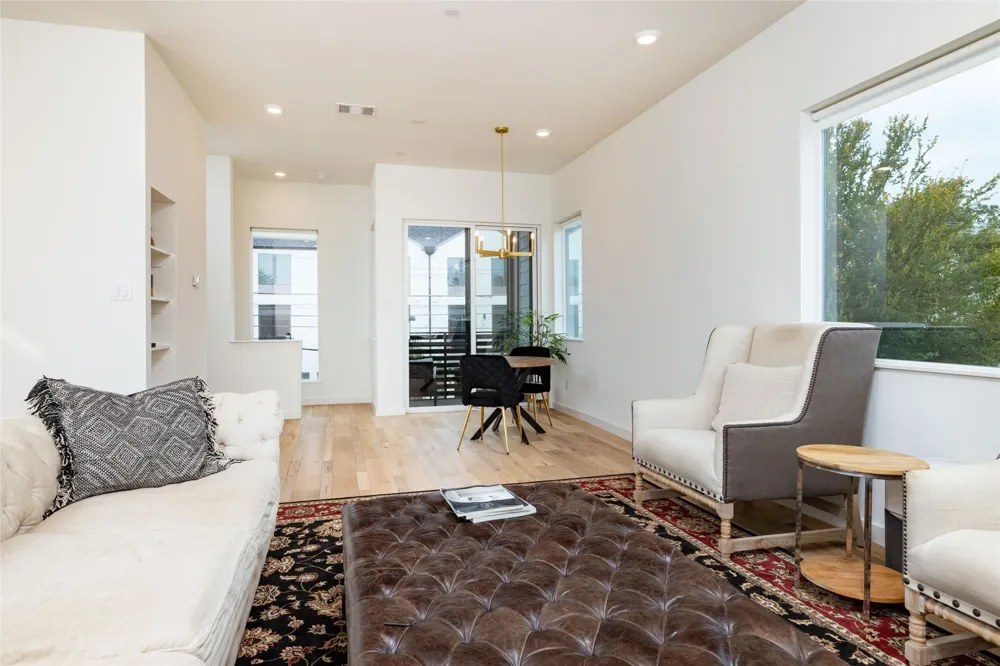 2118 Carroll Avenue #101 Dallas, TX 75204