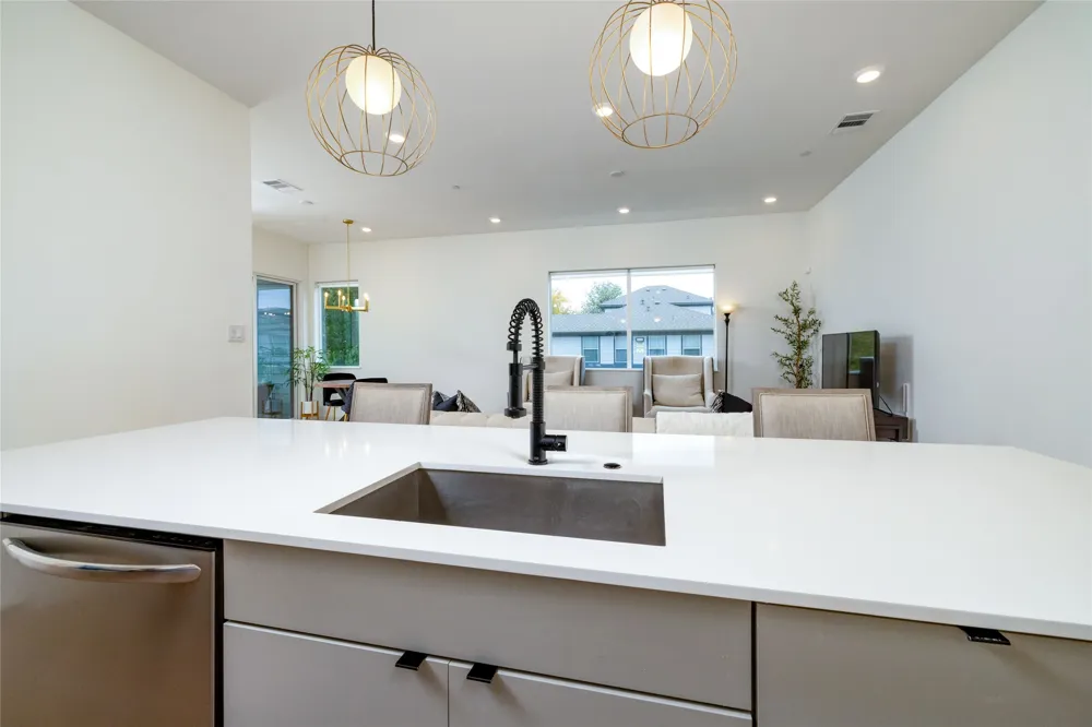 2118 Carroll Avenue #101 Dallas, TX 75204