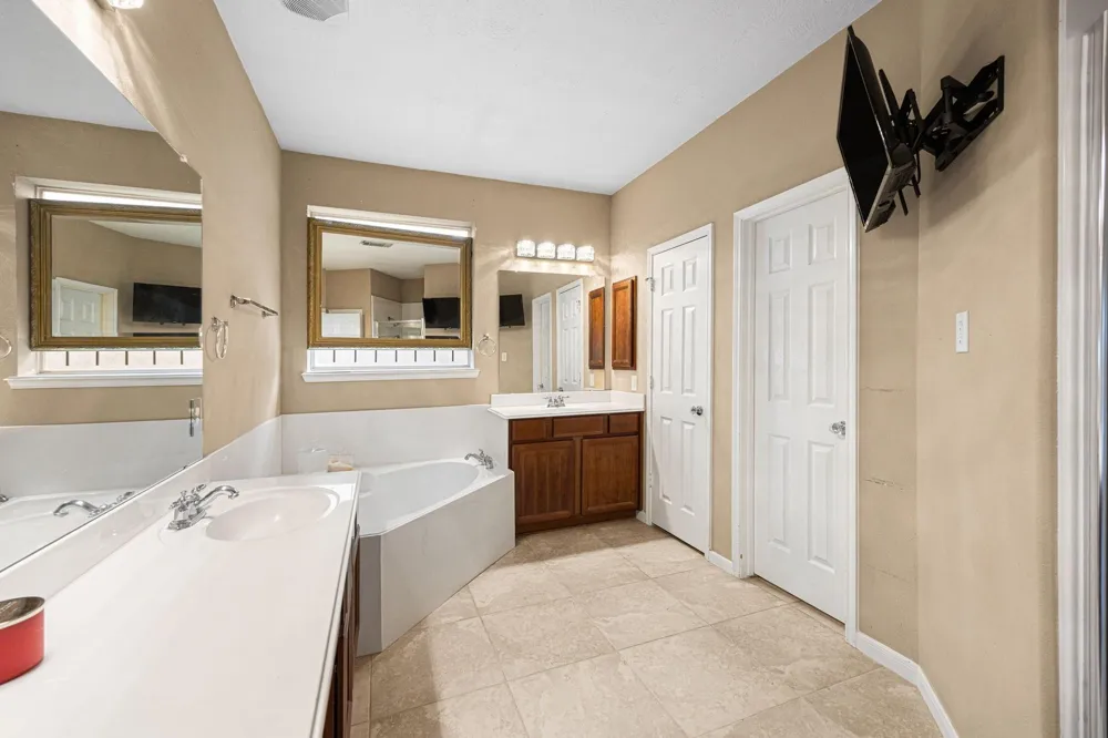 25993 Royal Emerald Ln Kingwood, TX 77339