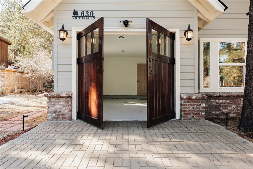 630 Victoria Sugarloaf, CA 92386