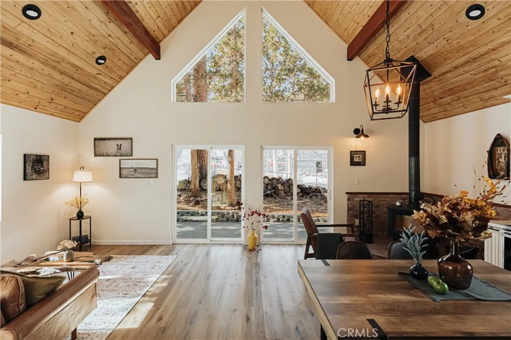 630 Victoria Sugarloaf, CA 92386